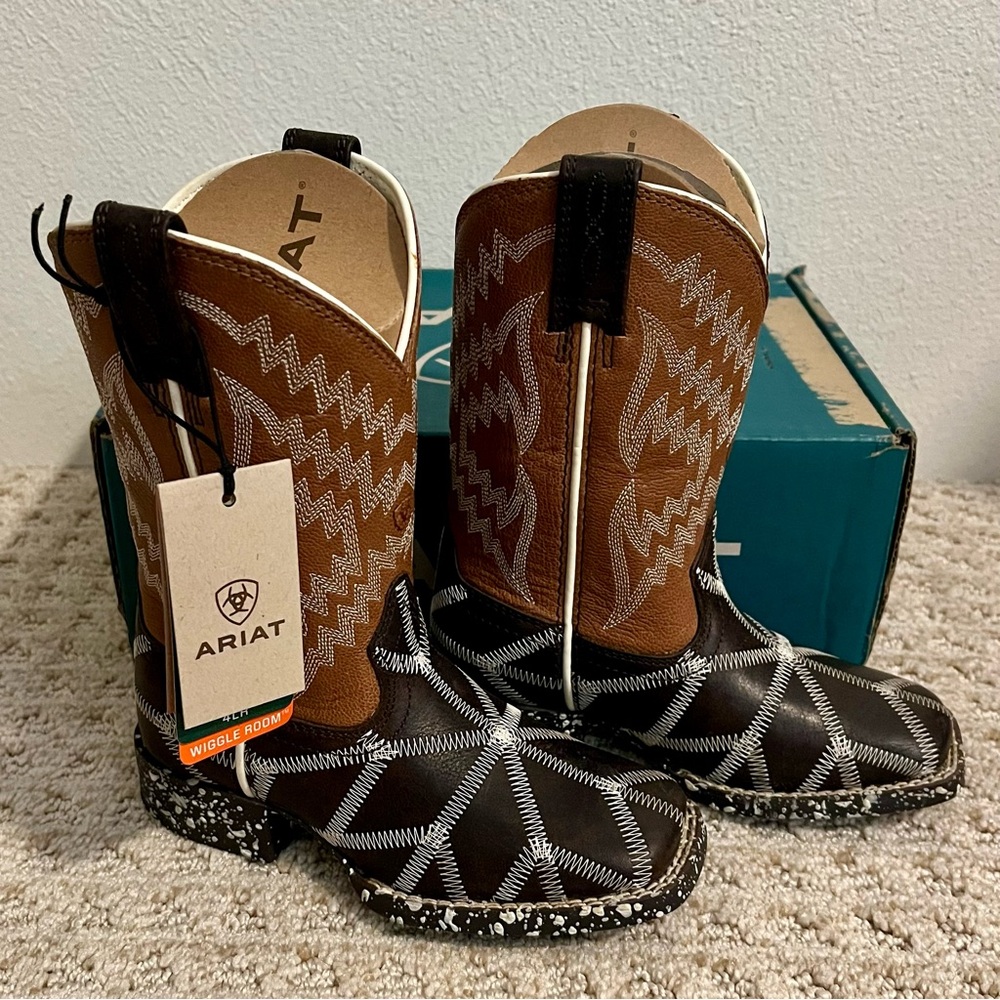 NEW Ariat Kid's Boots Size 9.5 Phantom Tycoon Color: Dark Java/ Light Saddle 8in